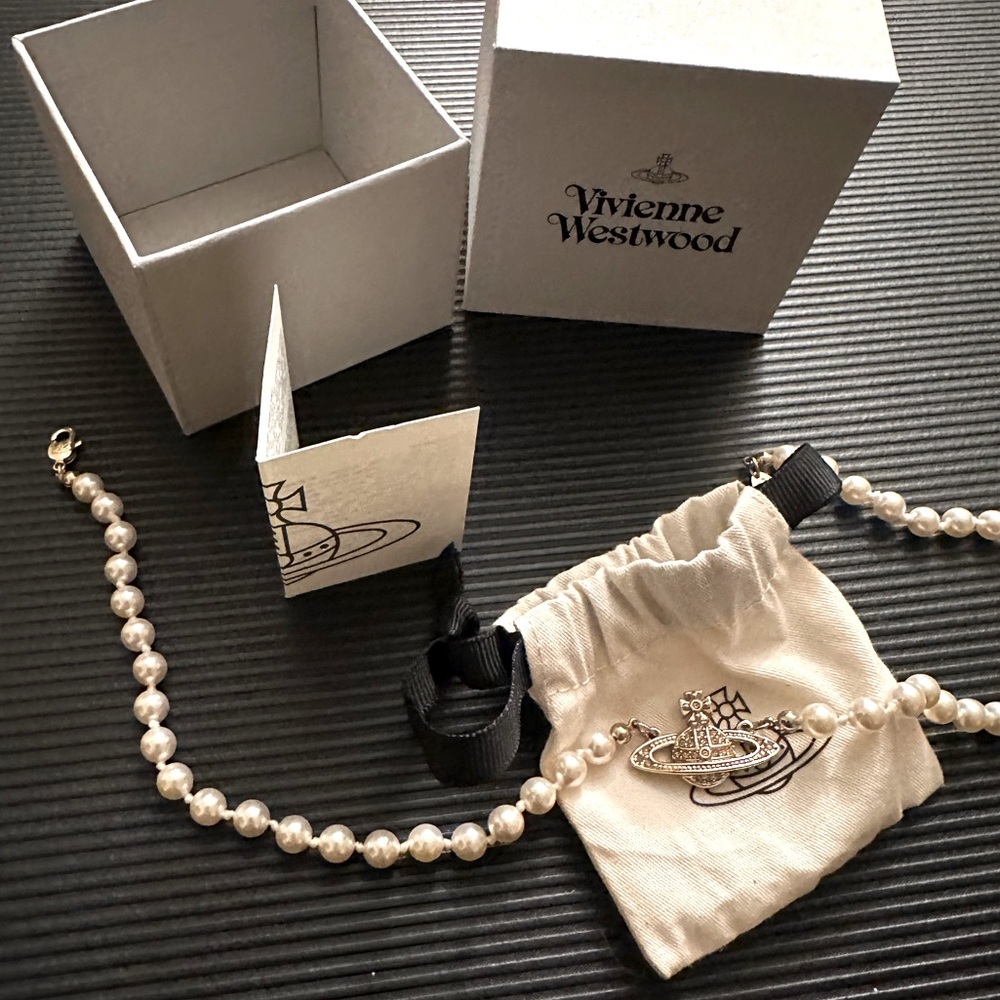*** SOLD*** Mini bas relief choker, Vivienne Westwood